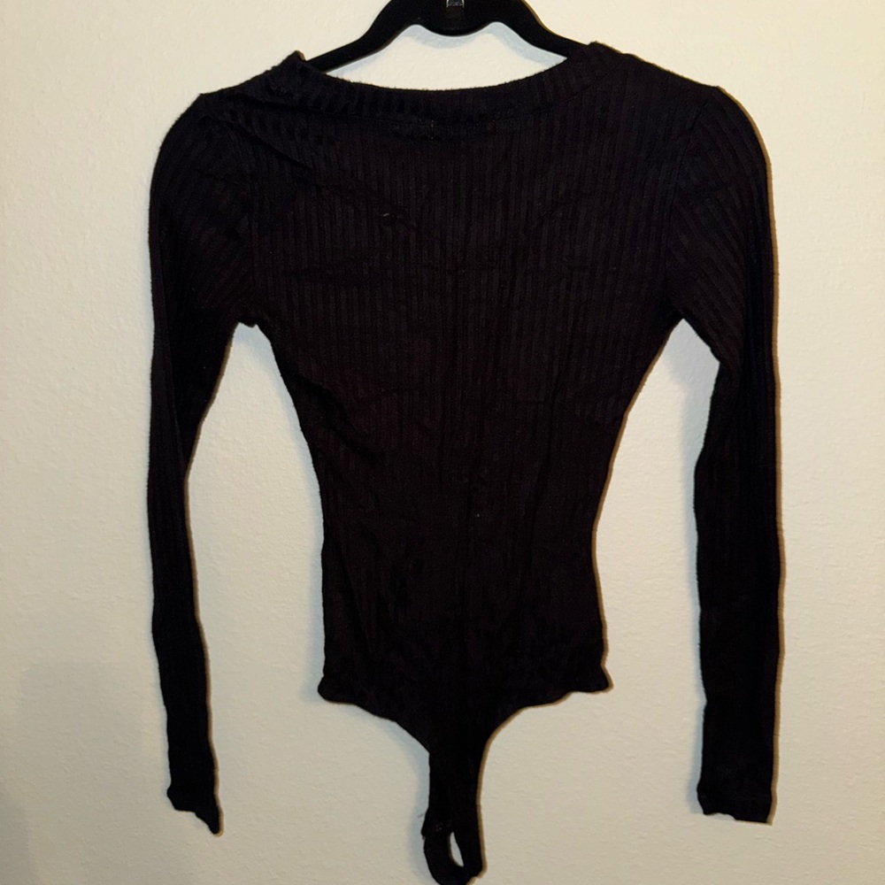 Black Ribbed Button-Up Bodysuit - Picture 2 of 3